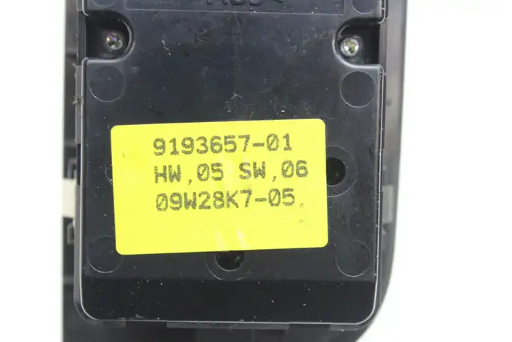 BMW X1 E84 (2009 - 2015) 9193657 Кнопка фаркопа в багажнике — фото 5