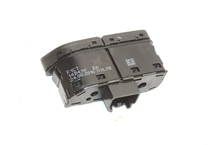 Ford Focus Grand C-MAX (2010 - 2019) F1CT14B436EA Кнопка фаркопа в багажнике — фото 2