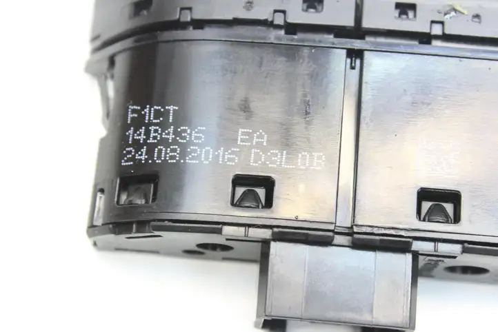 Ford Focus Grand C-MAX (2010 - 2019) F1CT14B436EA Кнопка фаркопа в багажнике — фото 4