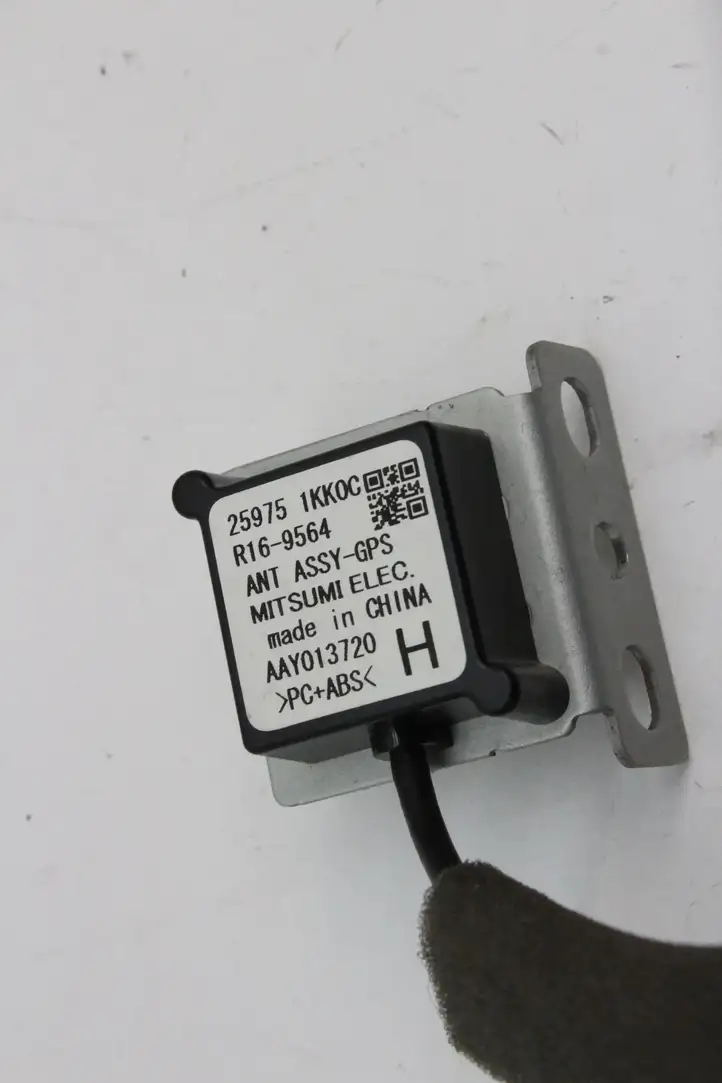 Nissan Juke I F15 (2010 - 2018) 259751KK0C GPS антенна — фото 5