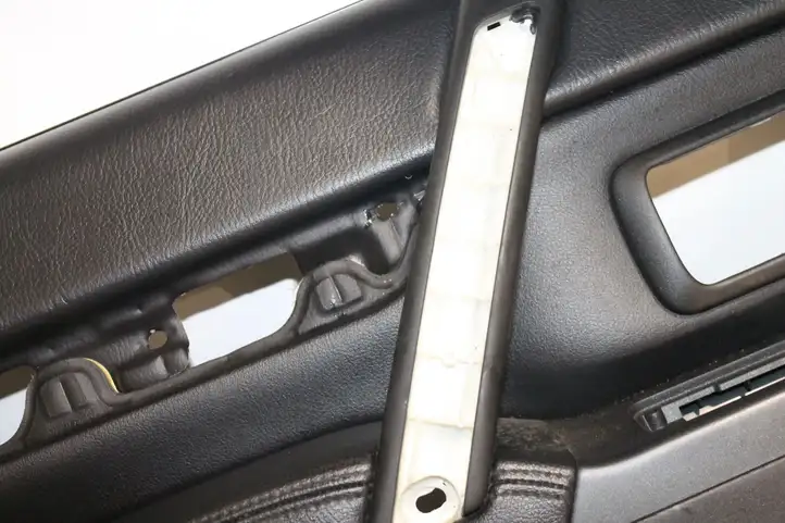 Mitsubishi Pajero (2006 - 2011) Обшивка задней двери — фото 3