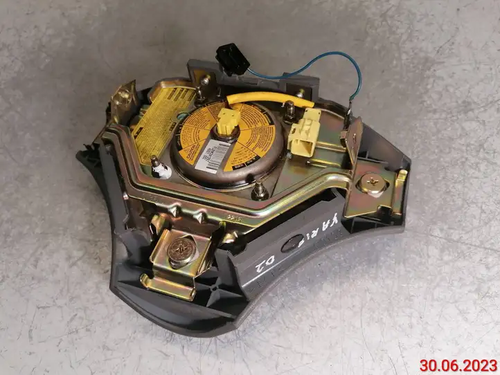 Toyota Yaris (1999 - 2003) Подушка безопасности руля — фото 10