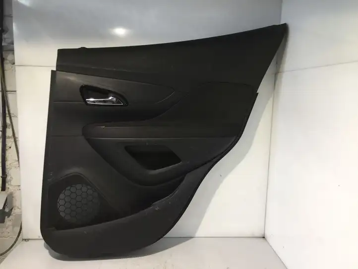 Opel Mokka (2012 - 2016) 94516360 Обшивка задней двери — фото 1