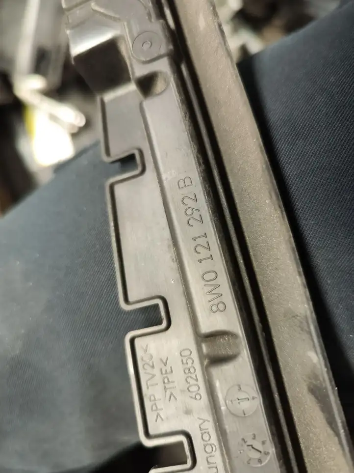 Audi A4 S4 B9 (2015 - 2019) 8W0121292B Дефлектор воздуха — фото 4