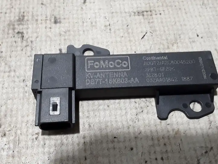 Ford Kuga II (2013 - 2019) DS7T15K603AA GPS антенна — фото 3