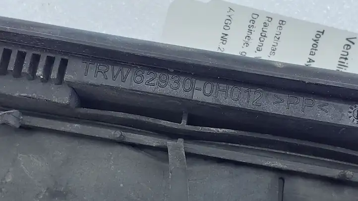 Toyota Aygo AB40 (2014 - 2018) 629300H012 Вентиляционная решетка кузова — фото 2