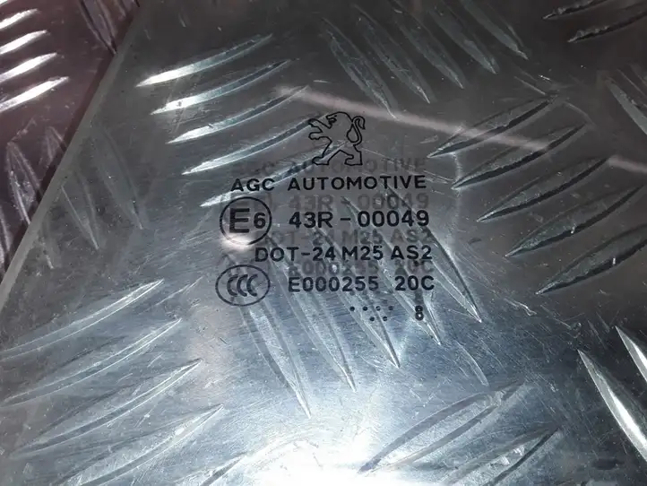 Peugeot 308 (2007 - 2013) 43R00049 Стекло задней двери — фото 2
