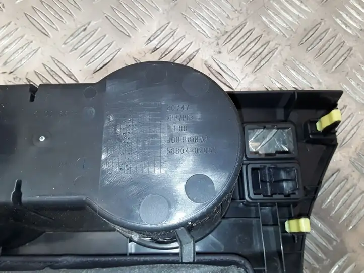 Toyota Auris E180 (2012 - 2018) 5880402050 Передний подстаканник — фото 4