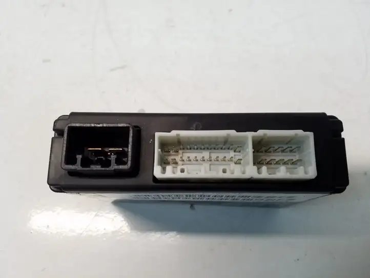 Chrysler Town and Country (2010 - 2016)  P68079913AB Блок управления крышки багажника