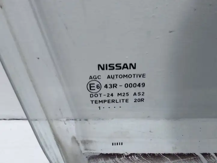 Nissan Qashqai (2010 - 2013) Стекло передней двери — фото 2
