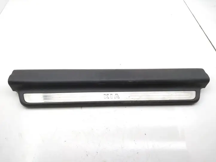 Kia Optima (2010 - 2013) 858812T100 Внутренняя отделка переднего порога — фото 1