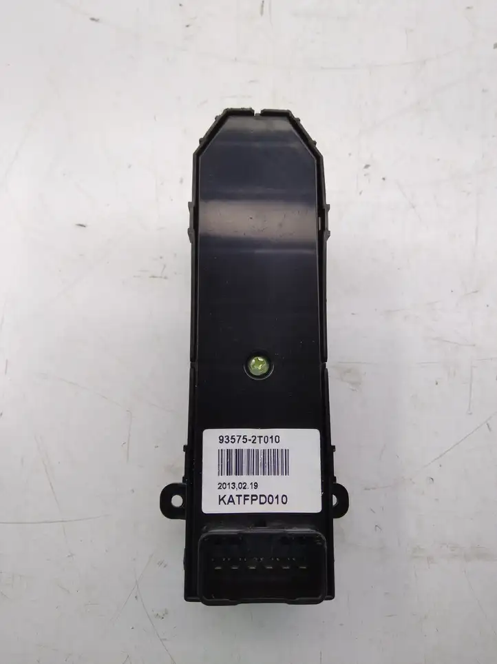 Kia Optima (2010 - 2013) 935752T010 Кнопка стеклоподъемников — фото 3