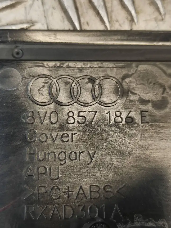 Audi A3/S3 8V (2016 - 2020) 8V0857186E Прочие детали панели — фото 3