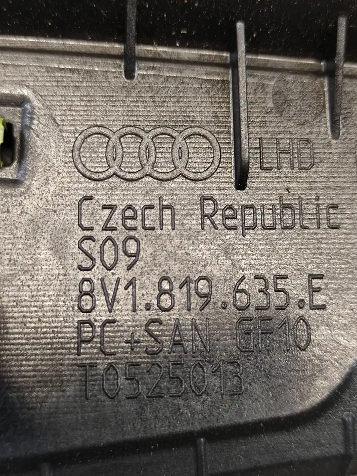 Audi A3/S3 8V (2016 - 2020) 8V1819635E Рамка центрального динамика — фото 4