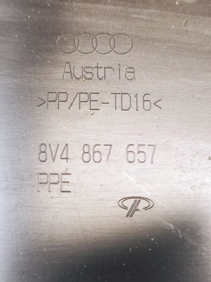 Audi A3/S3 8V (2016 - 2020) 8V4867657 Комплект обшивки крышки багажника — фото 4