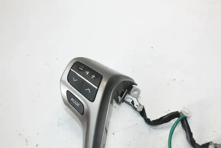 Toyota Avensis T270 (2009 - 2012) 4510005570 Кнопка фаркопа в багажнике — фото 6