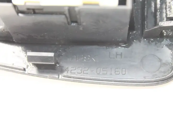 Toyota Avensis T250 (2006 - 2009) 7423205160 Кнопка фаркопа в багажнике — фото 2