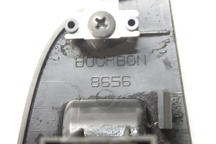 Toyota Avensis T250 (2006 - 2009) 7423205160 Кнопка фаркопа в багажнике — фото 3