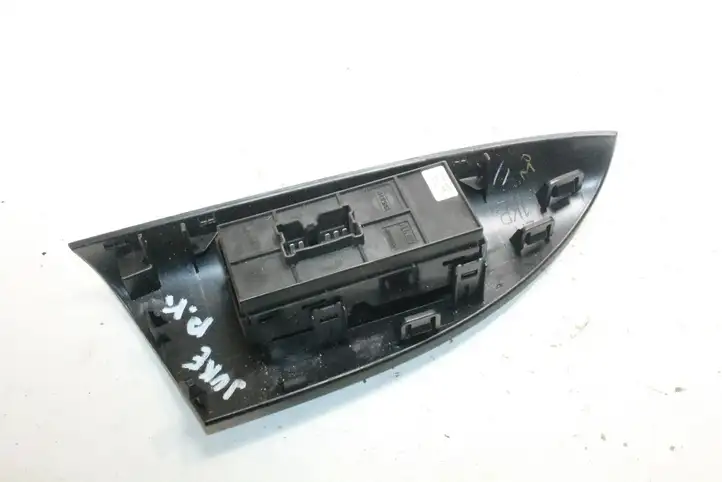 Nissan Juke I F15 (2010 - 2018) 254111KA0A Кнопка фаркопа в багажнике — фото 2
