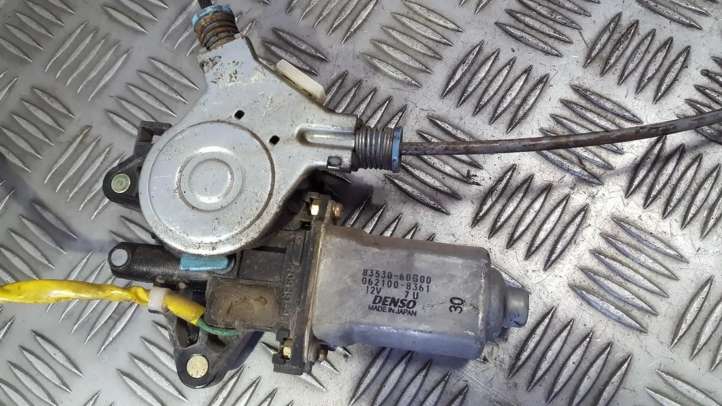 8353060g00 Suzuki Baleno EG Galinis varikliukas langų pakėlėjo