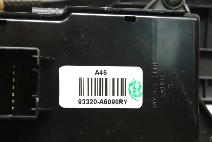 Hyundai i30 (2007 - 2012) 93320A6090RY Кнопка фаркопа в багажнике — фото 3