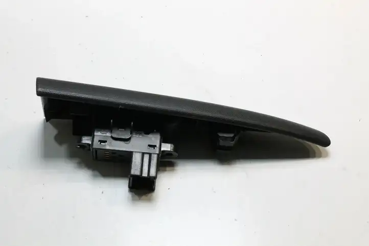 Nissan Note (E11) (2006 - 2014) 25411ED00B Кнопка фаркопа в багажнике — фото 3