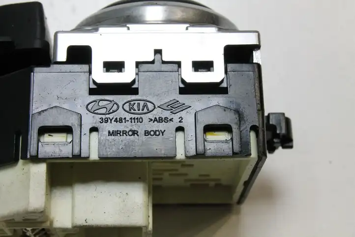 Hyundai i30 (2007 - 2012) 39Y4811110 Кнопка фаркопа в багажнике — фото 4