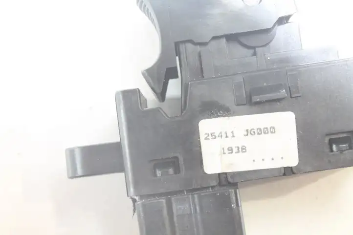Nissan X-Trail T31 (2007 - 2014) 25411JG000 Кнопка фаркопа в багажнике — фото 3
