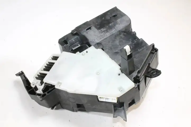 Toyota Prius (XW30) (2009 - 2015) 8310847010 Спидометр — фото 4
