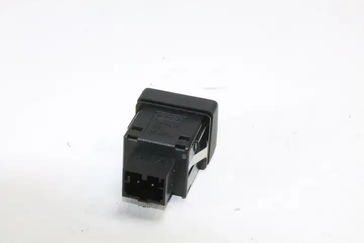 Audi A4 S4 B9 (2015 - 2019) 8W0941509A Кнопка фаркопа в багажнике — фото 2