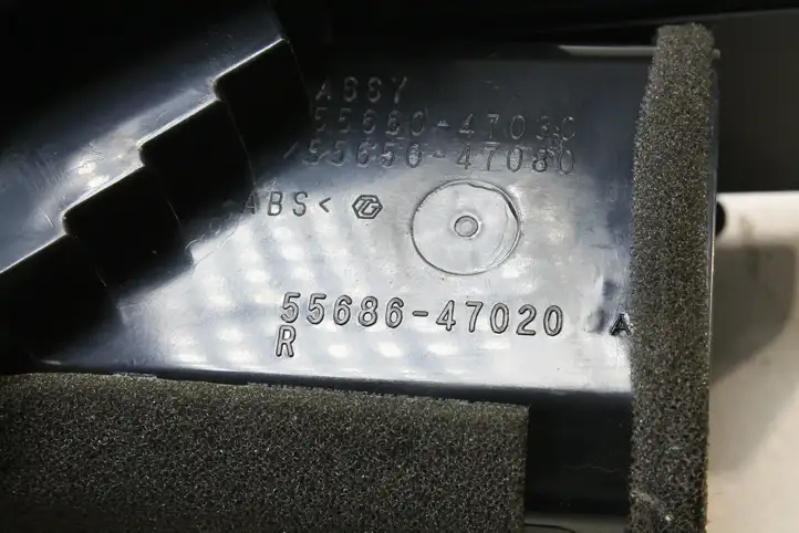 Toyota Prius (XW30) (2009 - 2015) 5566047080 Воздушная решетка панели — фото 5