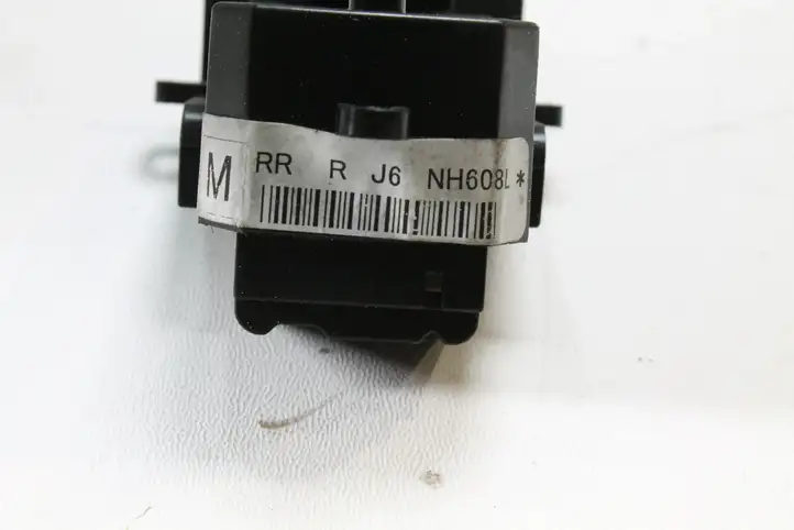 Honda Civic (2006 - 2011) NH608L Кнопка фаркопа в багажнике — фото 4