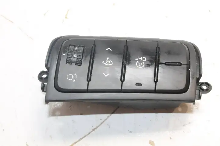 Kia Ceed (2012 - 2015) 93305A2110WK Включатель регулировки высоты фонарей — фото 1