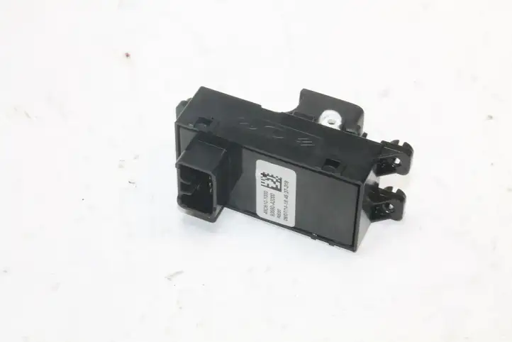 Kia Ceed (2012 - 2015) 93580A2000 Кнопка фаркопа в багажнике — фото 11