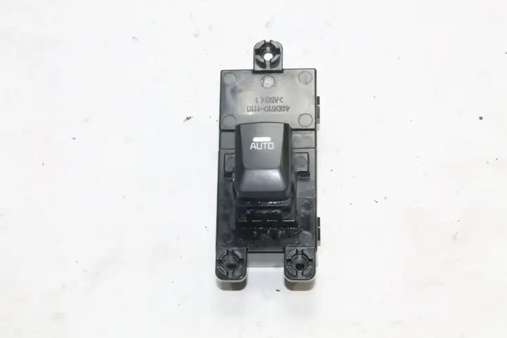 Kia Ceed (2012 - 2015) 93580A2000 Кнопка фаркопа в багажнике — фото 1