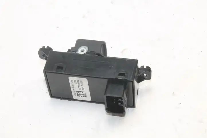Kia Ceed (2012 - 2015) 93580A2000 Кнопка фаркопа в багажнике — фото 6