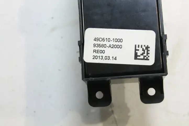Kia Ceed (2012 - 2015) 93580A2000 Кнопка фаркопа в багажнике — фото 7