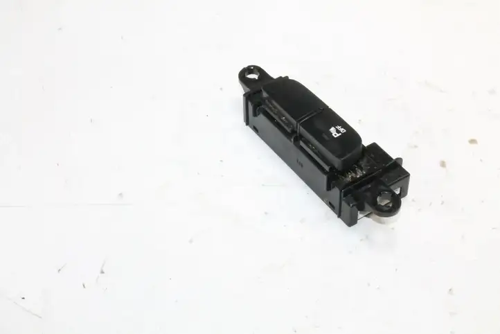 Kia Ceed (2012 - 2015) 93310A2900 Кнопка фаркопа в багажнике — фото 3