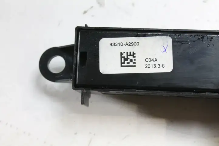 Kia Ceed (2012 - 2015) 93310A2900 Кнопка фаркопа в багажнике — фото 8