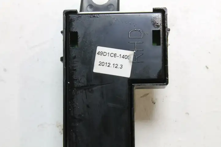 Kia Ceed (2012 - 2015) 93310A2900 Кнопка фаркопа в багажнике — фото 9