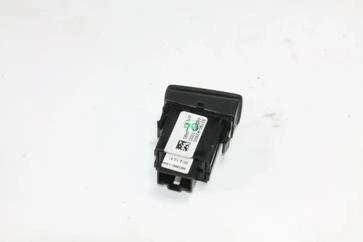 Kia Ceed (2012 - 2015) 93790A2900 Включатель аварийных фонарей — фото 3
