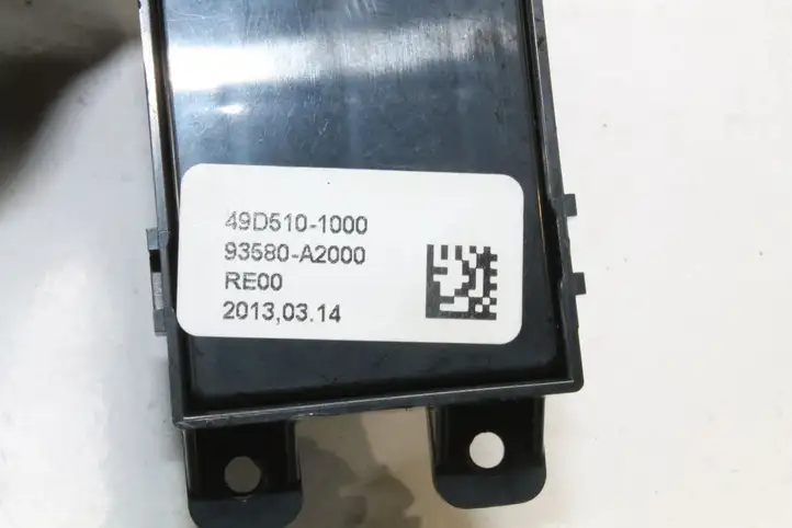Kia Ceed (2012 - 2015) 93580A2000 Кнопка фаркопа в багажнике — фото 4