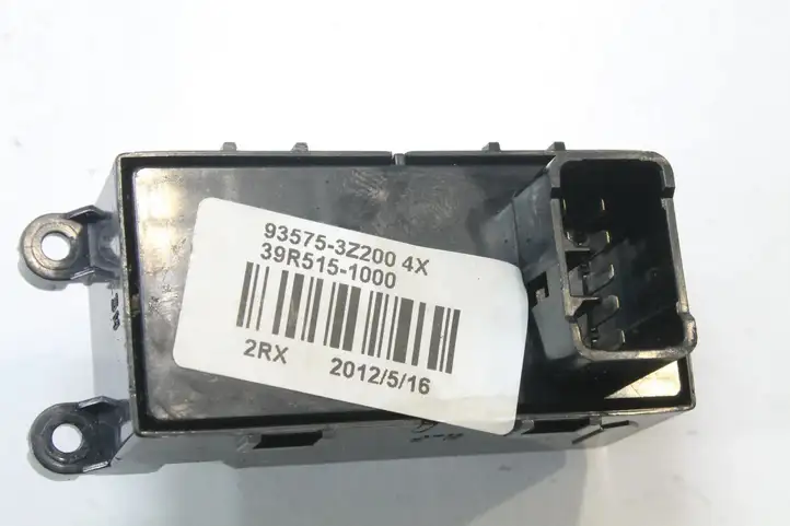 Hyundai i40 (2011 - ) 935753Z200 Кнопка фаркопа в багажнике — фото 4