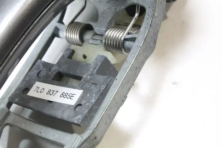 Volkswagen Touareg I (2002 - 2010) 7L0837885E Наружная ручка двери — фото 5