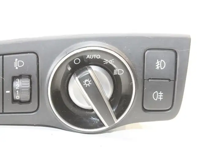 Hyundai i40 (2011 - ) 933003Z950 Включатель фонарей — фото 3