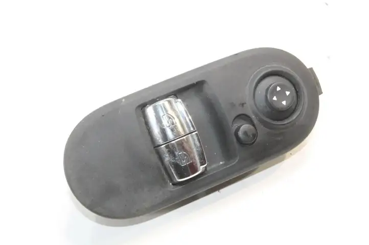 Mini One Cooper F56 F55 (2012 - 2022) 9354853 Кнопка фаркопа в багажнике — фото 1
