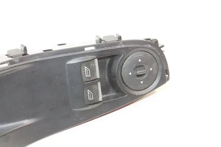 Ford Fiesta (2013 - 2017) F1ET14A132EB Кнопка фаркопа в багажнике — фото 3