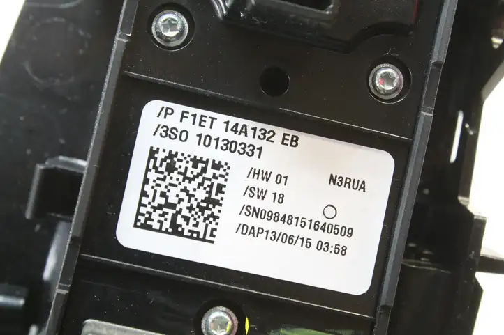 Ford Fiesta (2013 - 2017) F1ET14A132EB Кнопка фаркопа в багажнике — фото 5