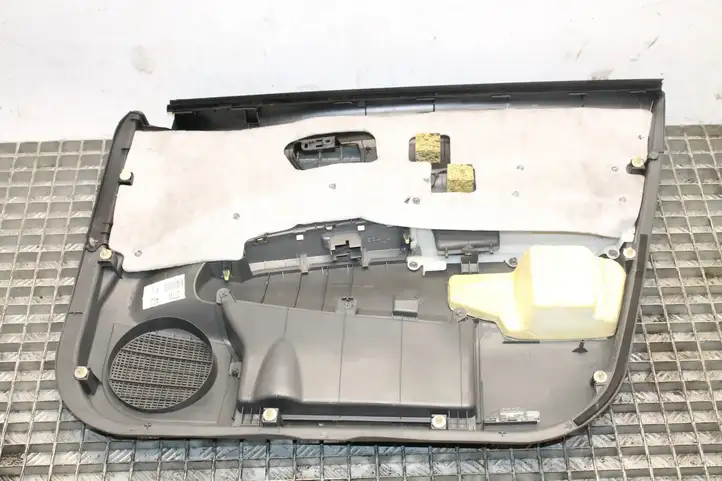 Toyota Prius (NHW20) (2003 - 2009) Обшивка передней двери — фото 7