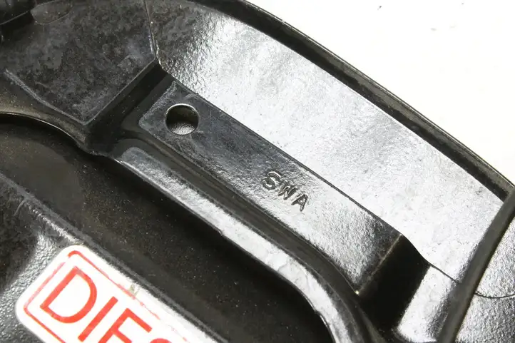 Honda CR-V (2009 - 2012) Отделка лючка топливного бака — фото 6